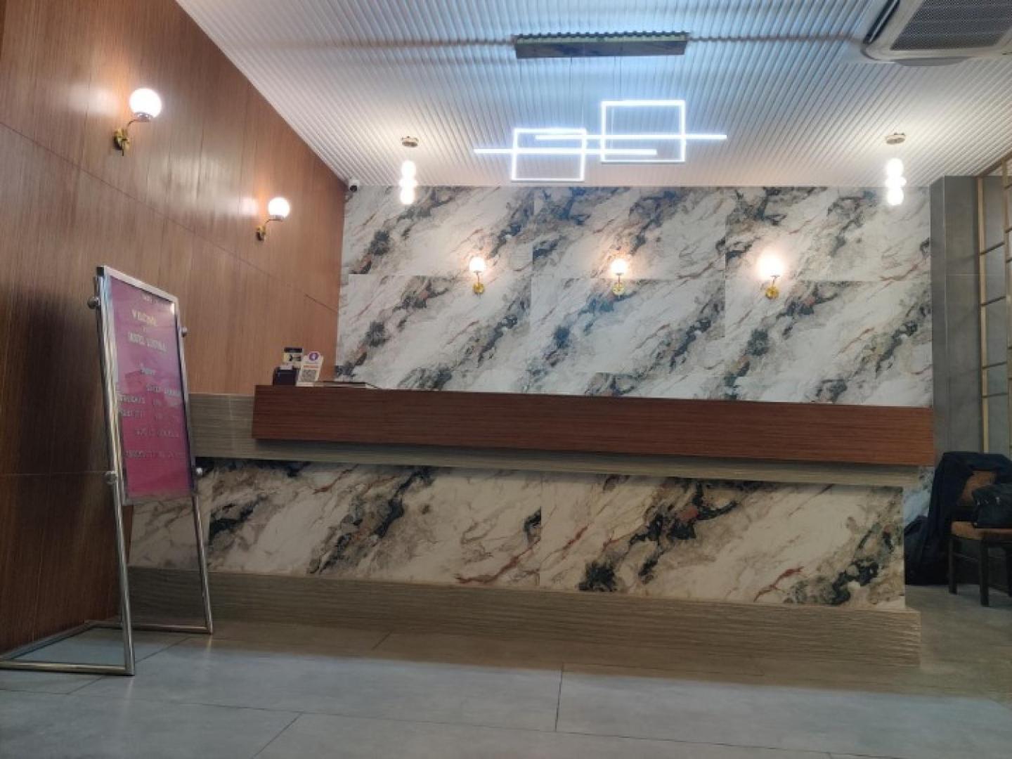 Hotel Luxura, Ahmadabad Zewnętrze zdjęcie